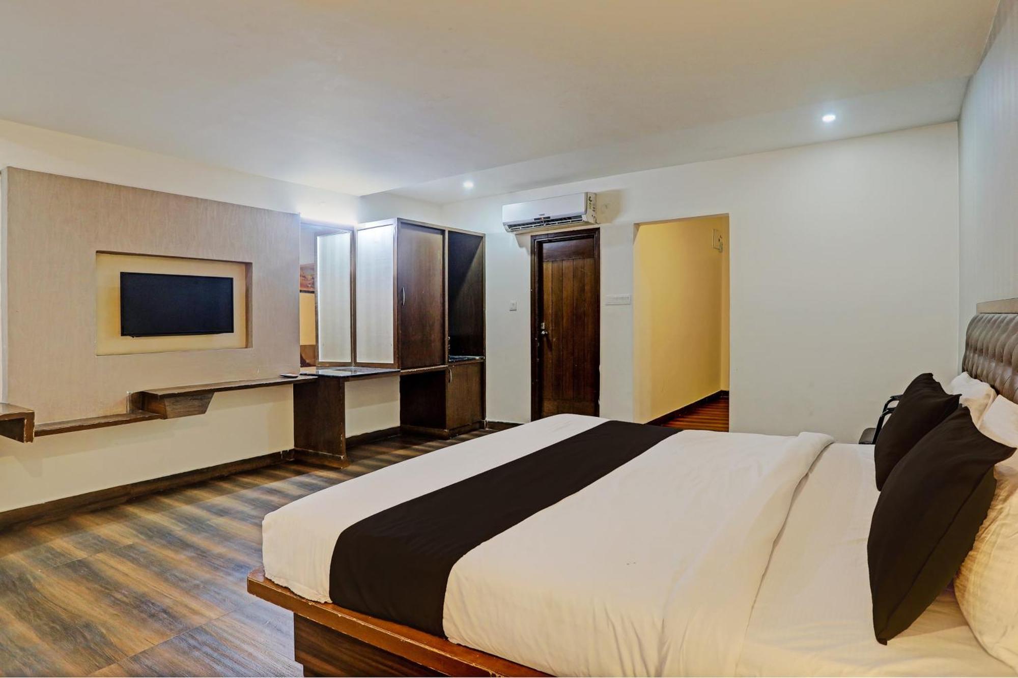Capital O Surabhi Elite Near Miraj Cinemas - Shalini Shivani Sururnagar Экстерьер фото