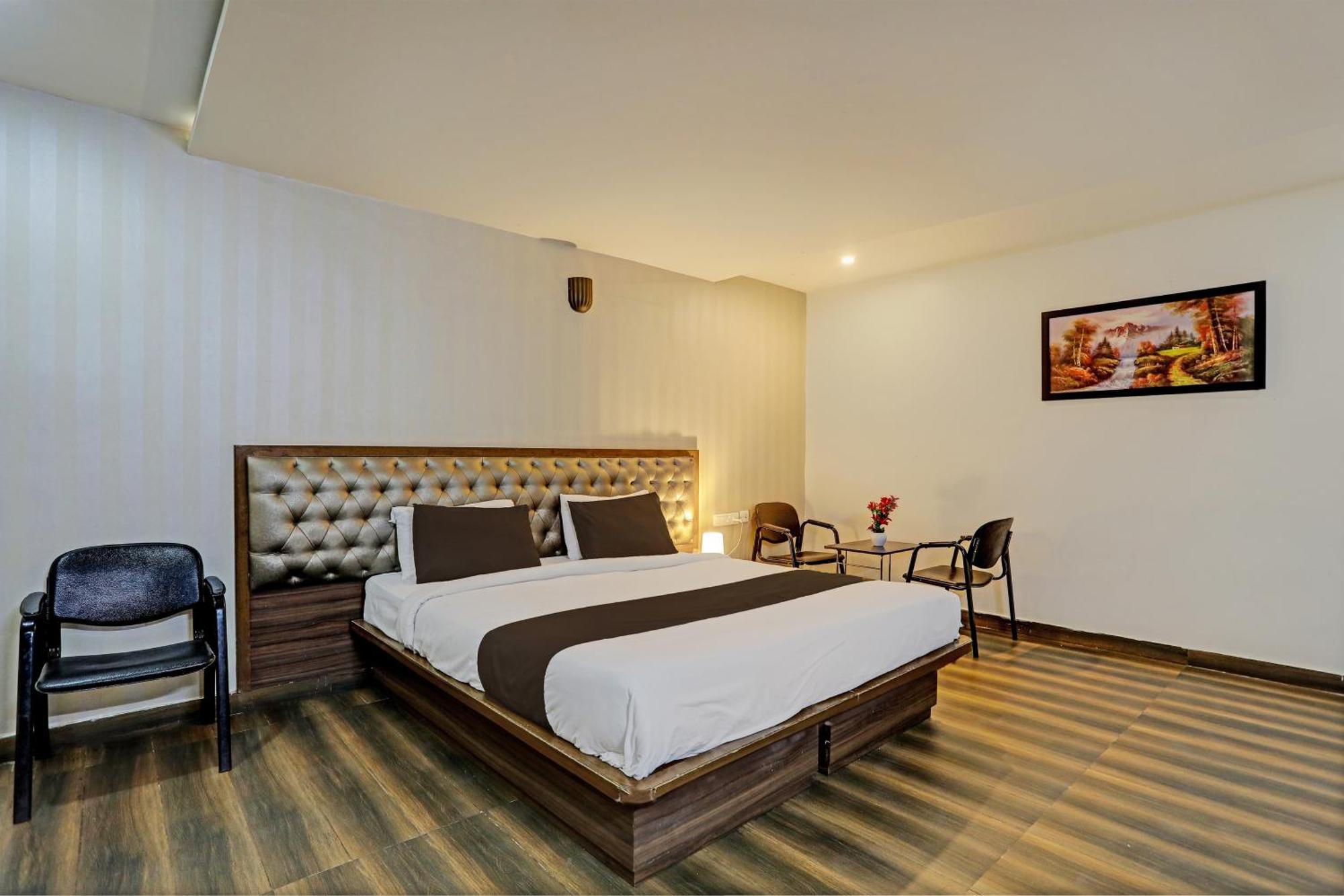 Capital O Surabhi Elite Near Miraj Cinemas - Shalini Shivani Sururnagar Экстерьер фото