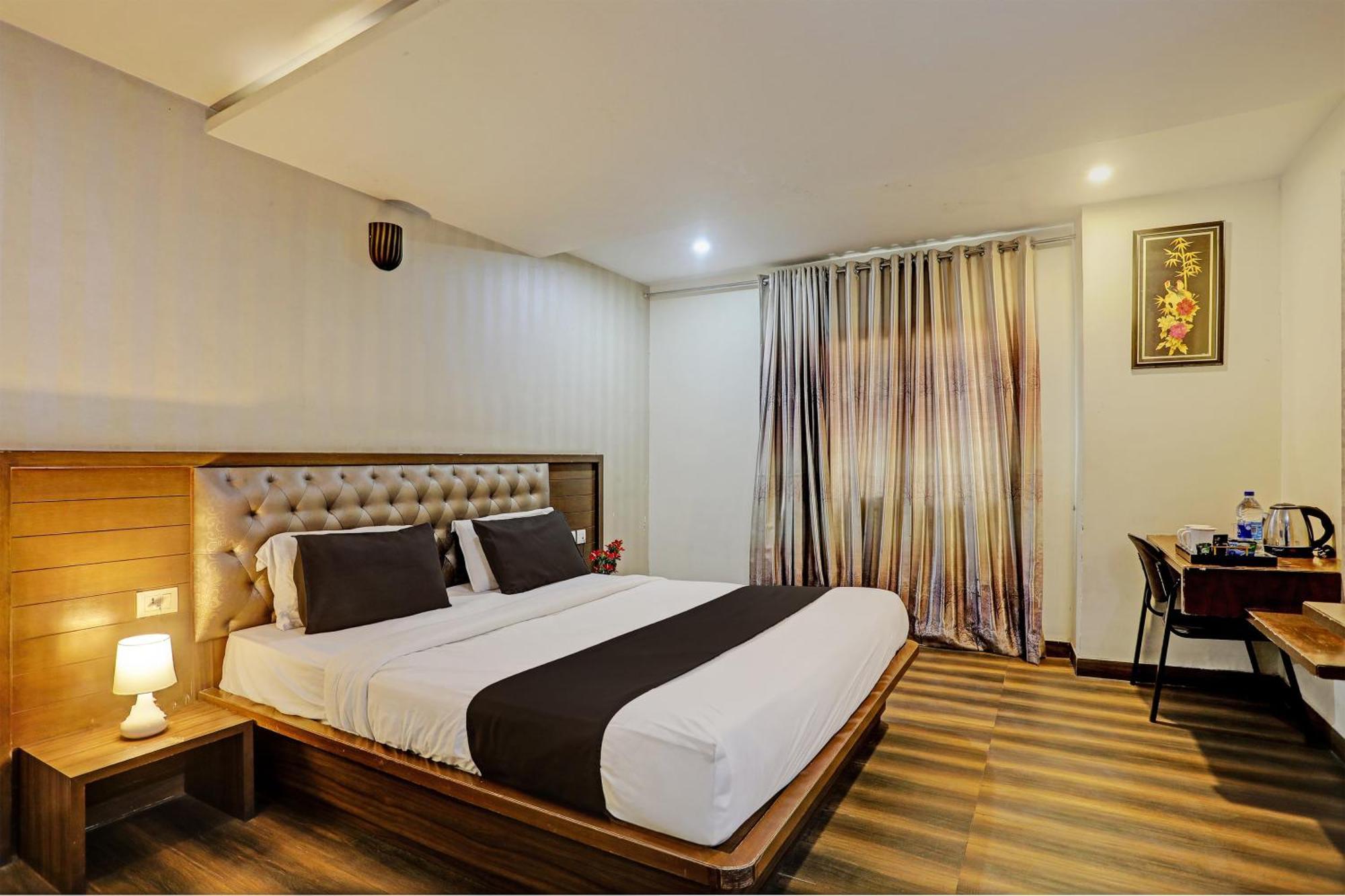 Capital O Surabhi Elite Near Miraj Cinemas - Shalini Shivani Sururnagar Экстерьер фото