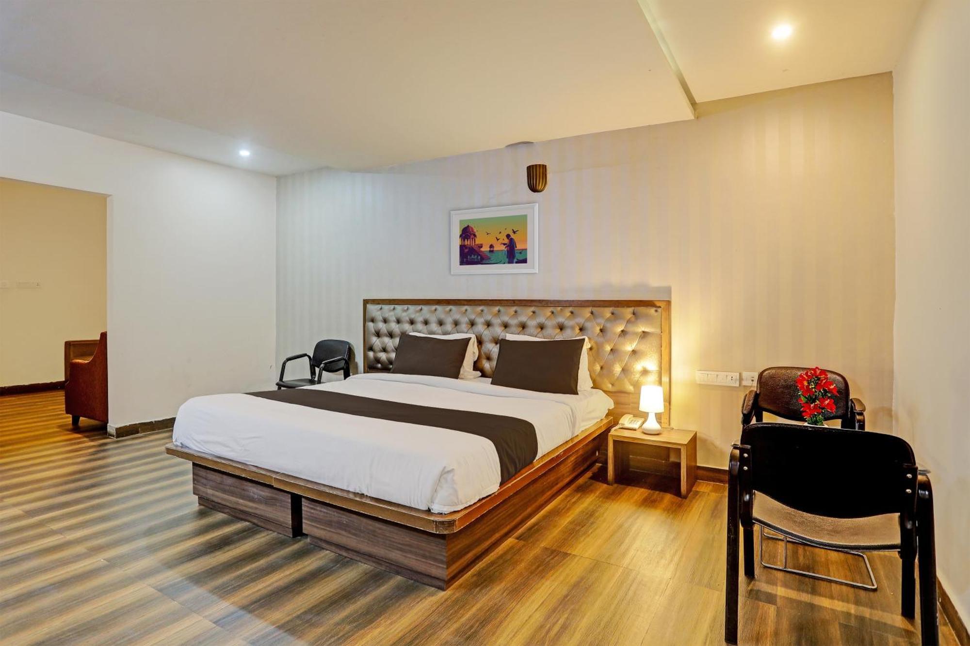 Capital O Surabhi Elite Near Miraj Cinemas - Shalini Shivani Sururnagar Экстерьер фото