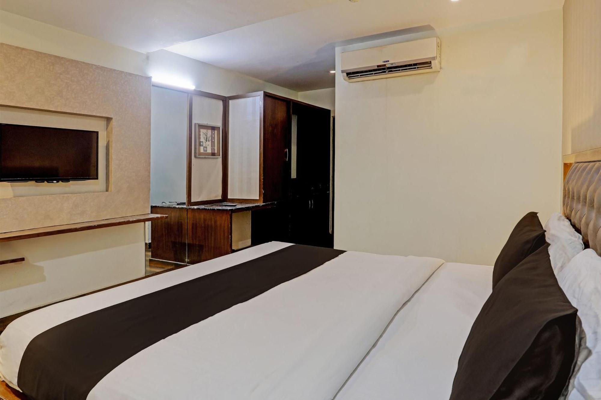 Capital O Surabhi Elite Near Miraj Cinemas - Shalini Shivani Sururnagar Экстерьер фото