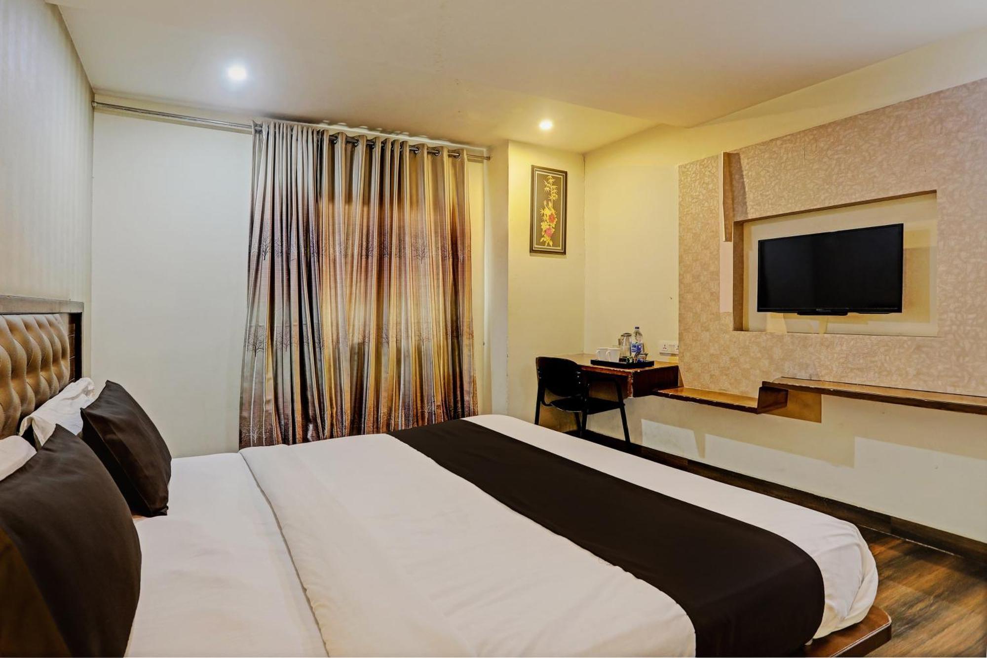 Capital O Surabhi Elite Near Miraj Cinemas - Shalini Shivani Sururnagar Экстерьер фото