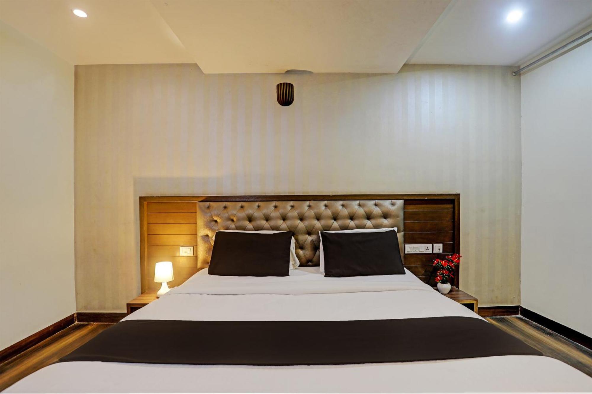 Capital O Surabhi Elite Near Miraj Cinemas - Shalini Shivani Sururnagar Экстерьер фото