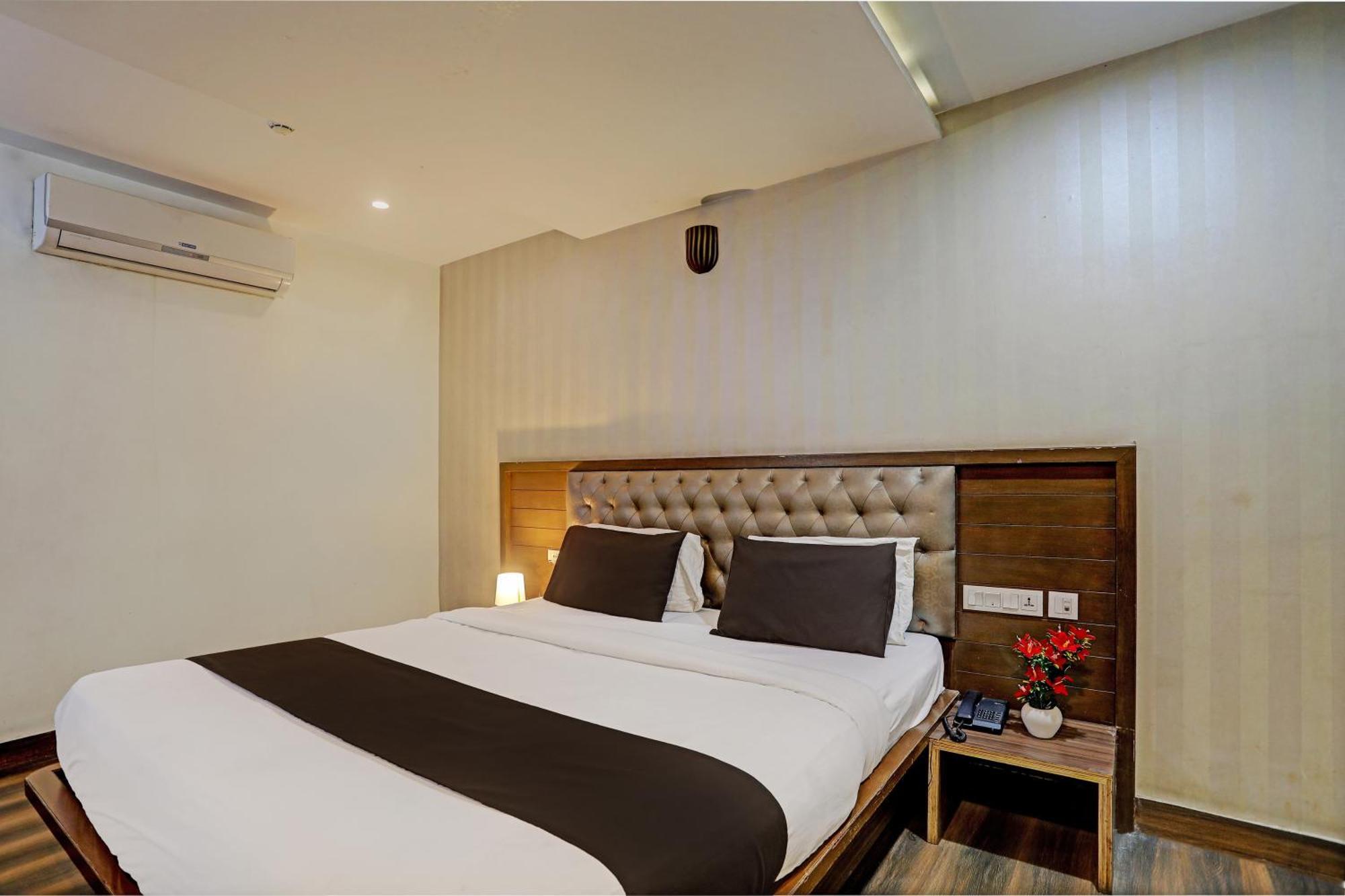 Capital O Surabhi Elite Near Miraj Cinemas - Shalini Shivani Sururnagar Экстерьер фото