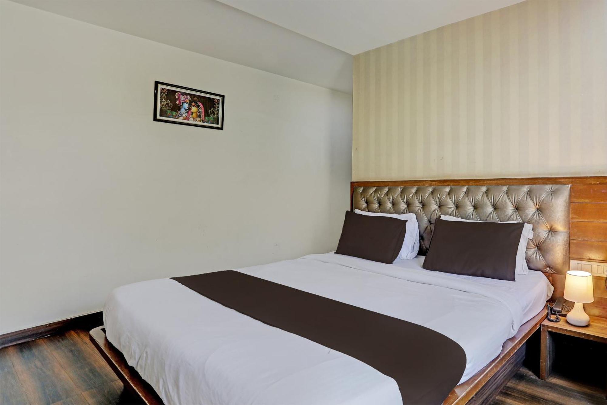 Capital O Surabhi Elite Near Miraj Cinemas - Shalini Shivani Sururnagar Экстерьер фото