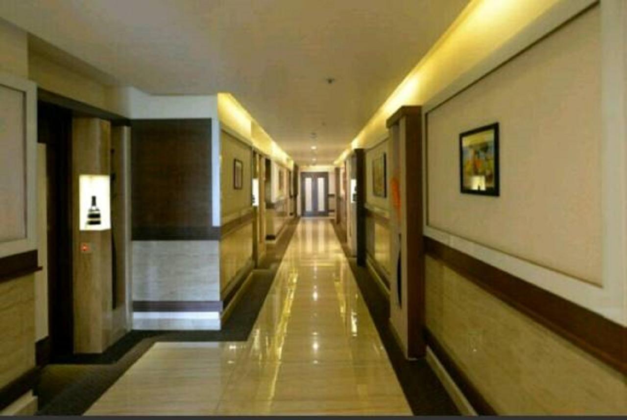 Capital O Surabhi Elite Near Miraj Cinemas - Shalini Shivani Sururnagar Экстерьер фото