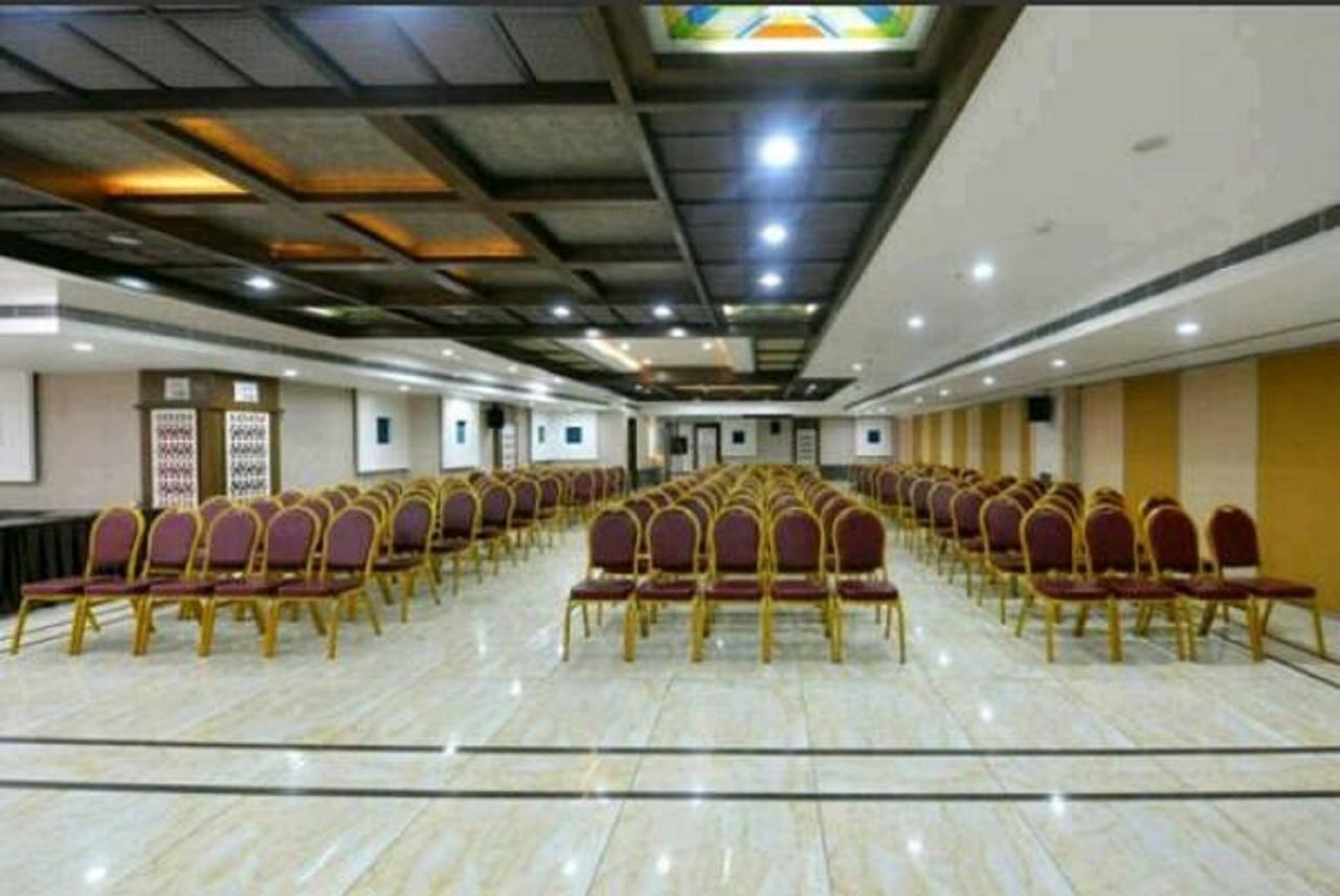 Capital O Surabhi Elite Near Miraj Cinemas - Shalini Shivani Sururnagar Экстерьер фото