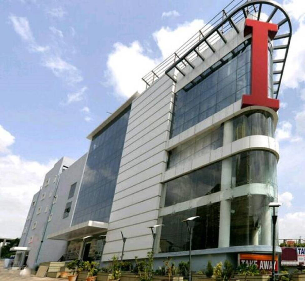 Capital O Surabhi Elite Near Miraj Cinemas - Shalini Shivani Sururnagar Экстерьер фото